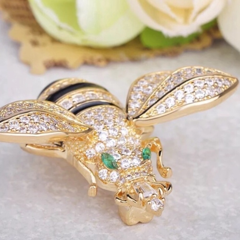 Queen Bee Brooch - Picture 4 of 9